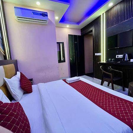 Jupiter Plaza Delhi Airport Hotell New Delhi Exteriör bild