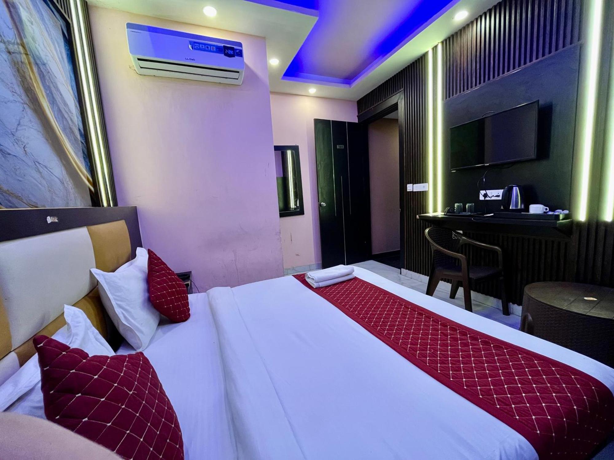 Jupiter Plaza Delhi Airport Hotell New Delhi Exteriör bild