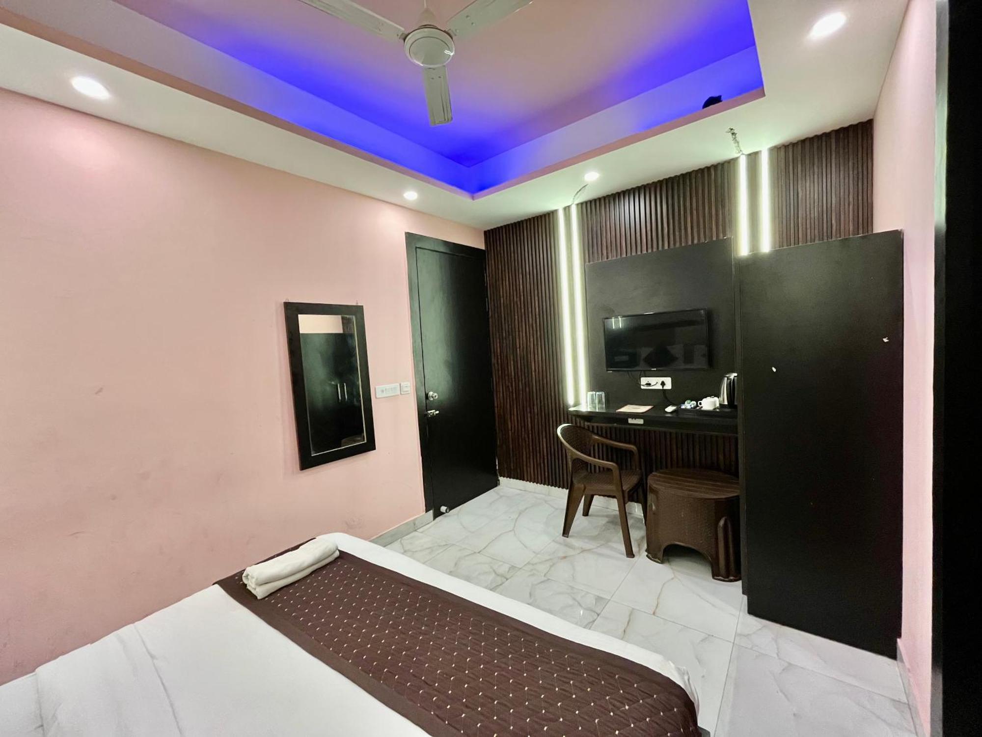 Jupiter Plaza Delhi Airport Hotell New Delhi Exteriör bild